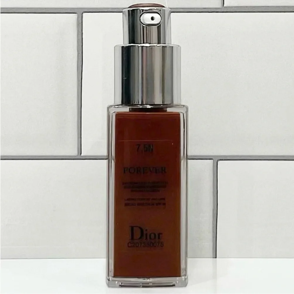 Dior 7.5N Neutral Dark (075) Forever Foundation .67oz